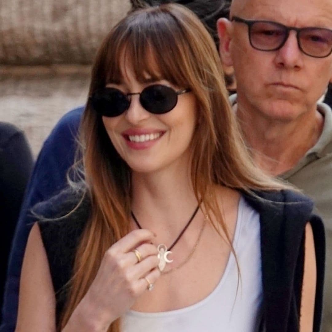  Dakota Johnson's Slip Dress and Ballet Flats Outfit Automatically Looks More Luxe in Italy 