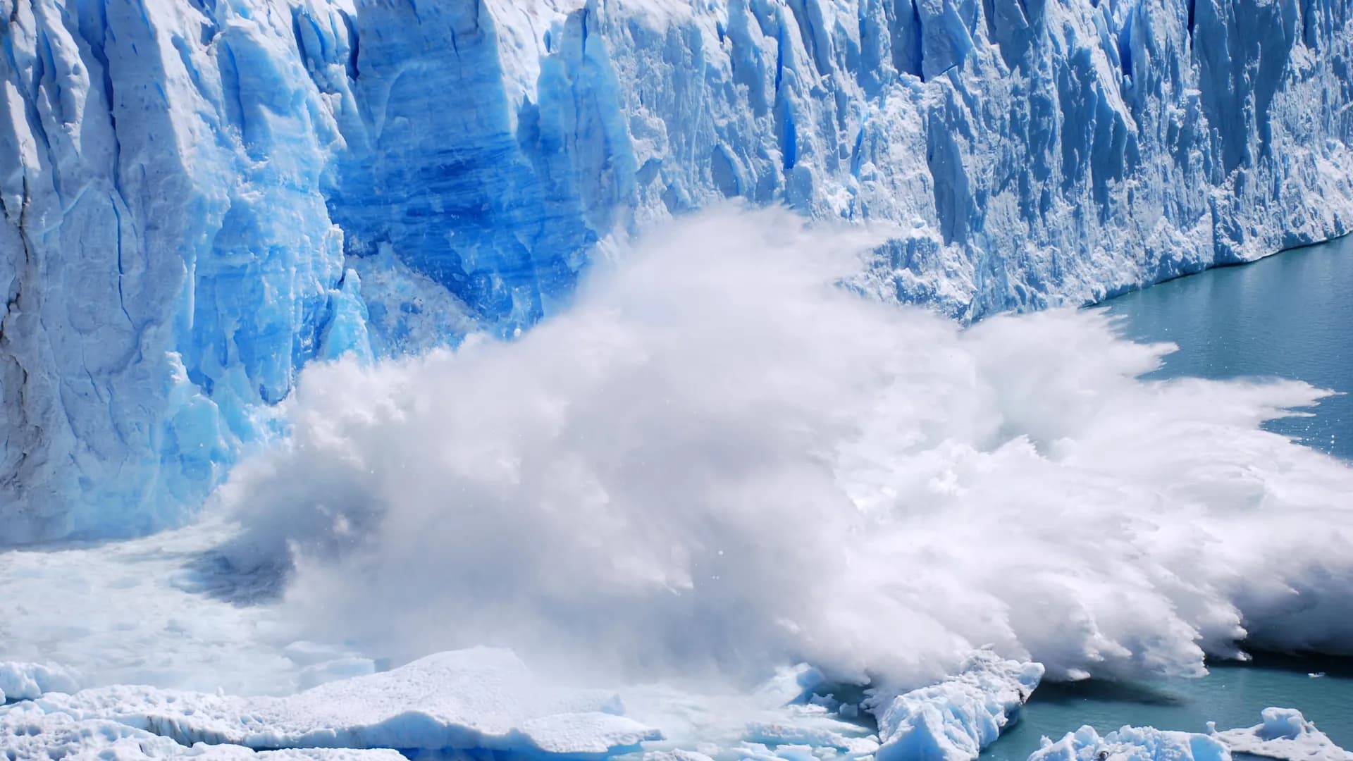 Scientists warn of 3,100 “surging glaciers” that can trigger floods and avalanches